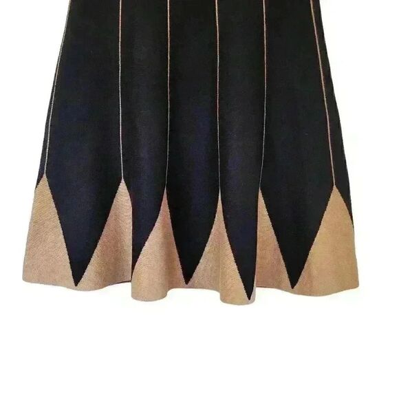 Max Studio Women's Black & Tan Viscose/Poly Sweater Knit Pleated Fit & Flare Pul - Picture 4 of 10